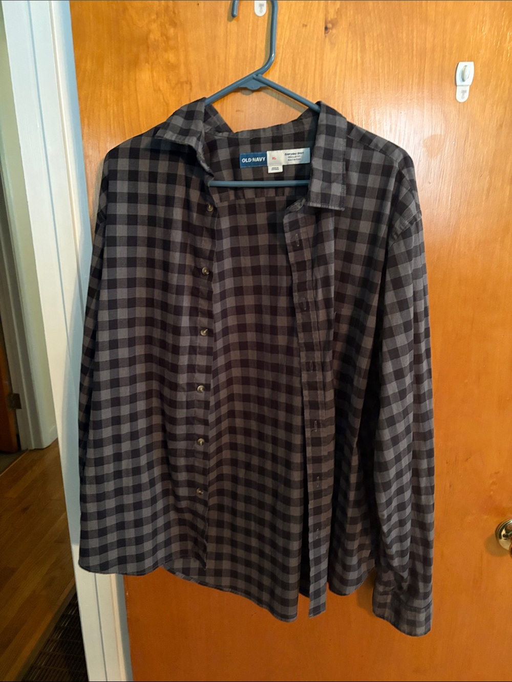 Old Navy Men’s Black and Gray Plaid Casual Button-Down Shirt